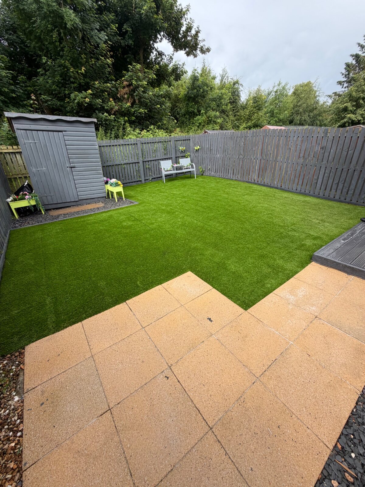 Low-maintenance garden finish